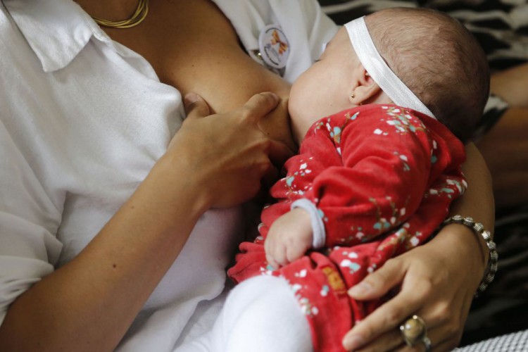 Profissionais de saúde orientam sobre amamentação na Semana Mundial de Aleitamento Materno, no Palácio do Catete.