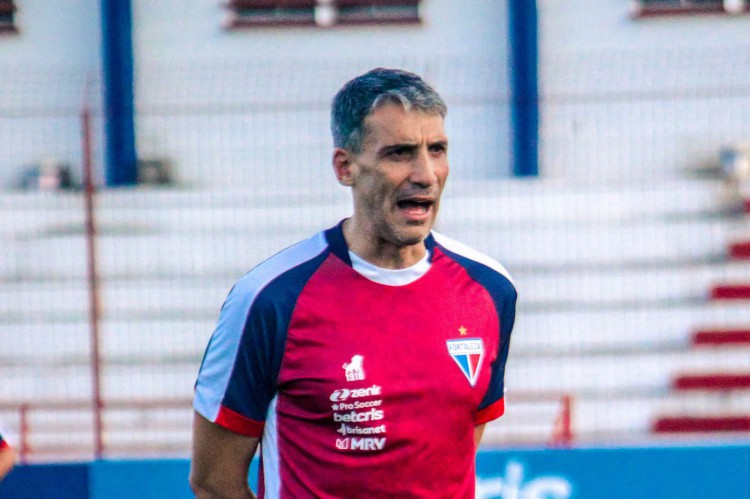 Técnico Juan Pablo Vojvoda em treino do Fortaleza no Centro de Excelência Alcides Santos, no Pici