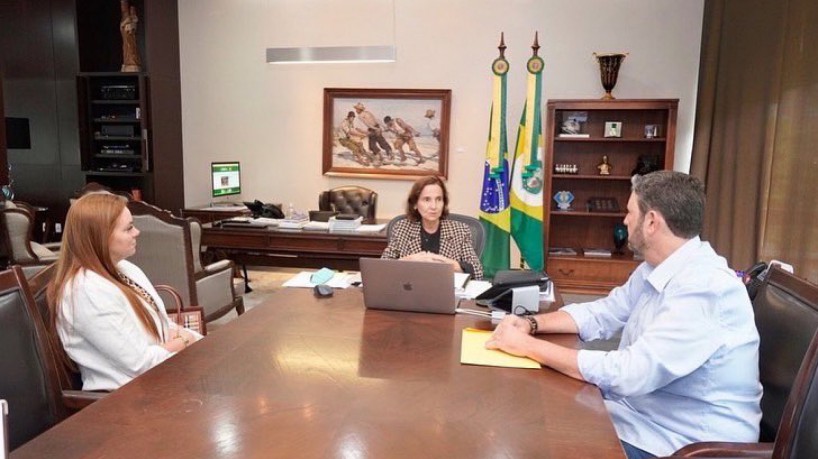 Izolda se reuniu nesta terça-feira, 24, com prefeitos do Interior (foto: Divulgação/Twitter)