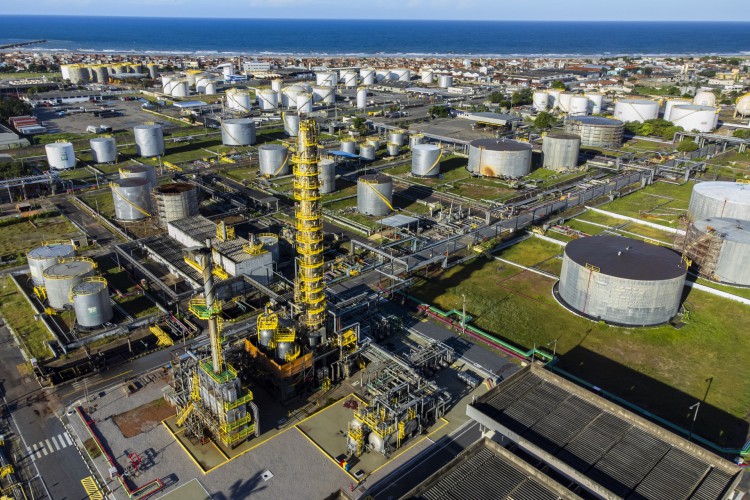 A LUBNOR é hoje uma das principais fornecedoras de asfalto do Norte e Nordeste