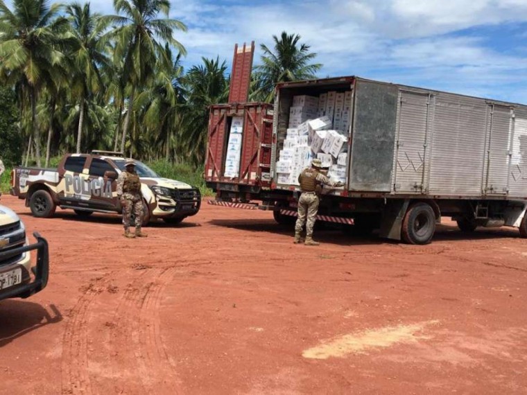 Caminhões foram localizados na zona rural do município Caminhões foram localizados na zona rural do município