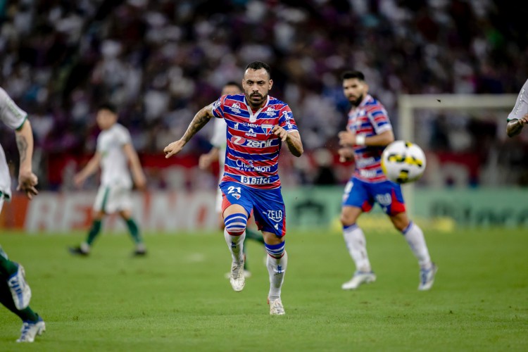 O Galo, com 48 pontos, São Paulo, com 47, e o América-MG, que tem os mesmos 45 pontos do Tricolor, são equipes as quais podem complicar uma possível classificação