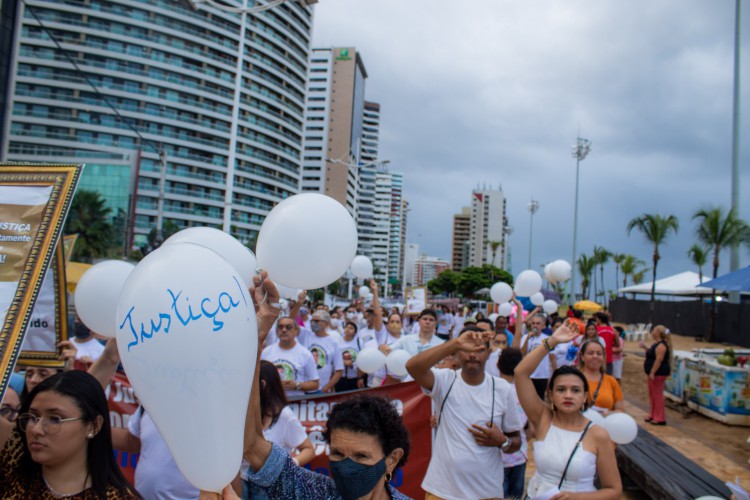 FORTALEZA, CE, BRASIL,28-05-2022: Manifestação por justiça de Fernando Pinto na Praia de Iracema (Foto: Samuel Setubal/Especial para O POVO)                                                                                                