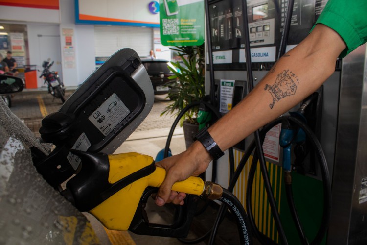 A parcela da Petrobras sobre o preço final da gasolina é de 37,4%












































