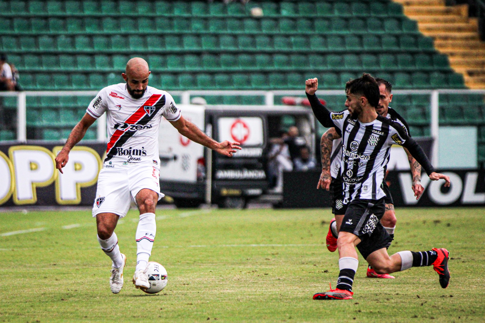 Lance do jogo Figueirense x Ferroviário, no Orlando Scarpelli, pela Série C (Foto: Lenilson Santos/Ferroviário)