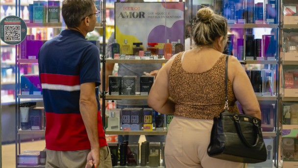 Cosméticos e artigos para beleza são a segunda opção mais buscada para presente de Dia dos Pais de 2022 em Fortaleza