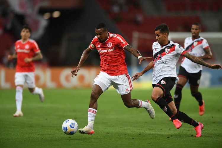 O meia Edenílson é um dos jogadores preservados pelo Inter para o duelo contra o Ceará. 