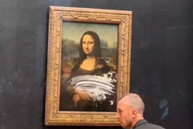 Quadro de Mona Lisa foi atacado no Museu do Louvre por um homem de identidade não revelada