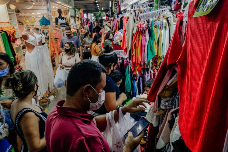 Vestu&aacute;rio e acess&oacute;rios s&atilde;o prefer&ecirc;ncia dos consumidores de Fortaleza na hora de escolher o presente do Dia dos Pais
