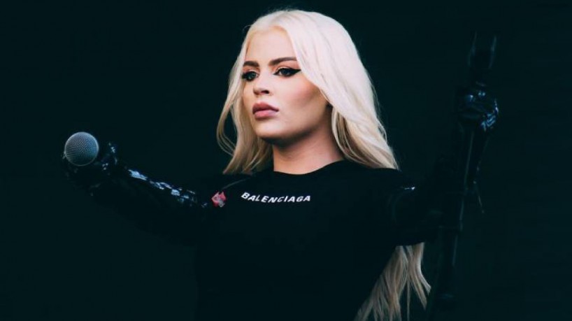 Luisa Sonza foi flagrada beijando integrante do balé durante festa em São Paulo