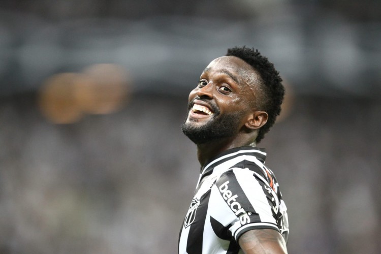 Mendoza abriu o placar para o Ceará contra o Coritiba em jogo válido pelo Brasileirão. 