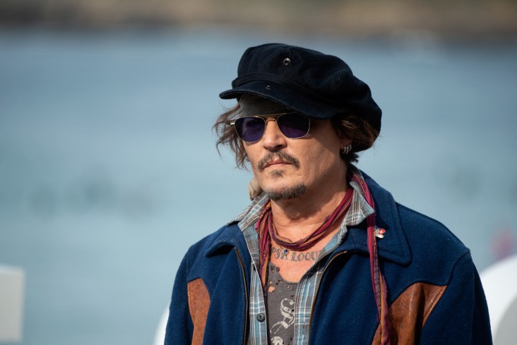 Nas conversas com a mulher, o falso Johnny Depp falava em relacionamento e prometia levá-la para os EUA