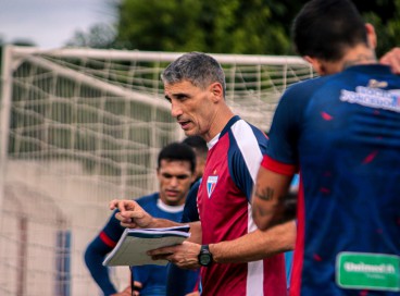 Técnico Juan Pablo Vojvoda em treino do Fortaleza no Centro de Excelência Alcides Santos, no Pici 