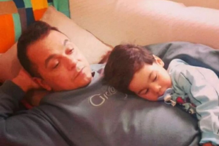 Rodrigo e Bruno são pai e filho desde 2013, quando, após a morte da ex-mulher por câncer, ele assumiu os cuidados da criança. Agora, a adoção está formalizada.