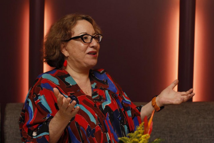 Regina Navarro Lins reflete sobre os amores na contemporaneidade