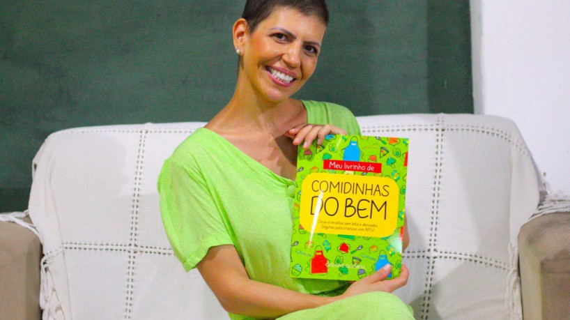 Gislaine Queiroz, autora do livro "Comidinhas do Bem", usa a venda dos exemplares para custear o tratamento contra o câncer(foto: Reprodução/Arquivo Pessoal)