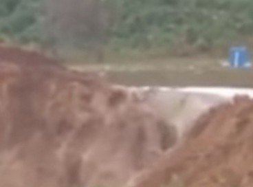 Barragem de açude em propriedade privada, no município de Pedra Branca, rompeu após fortes chuvas 