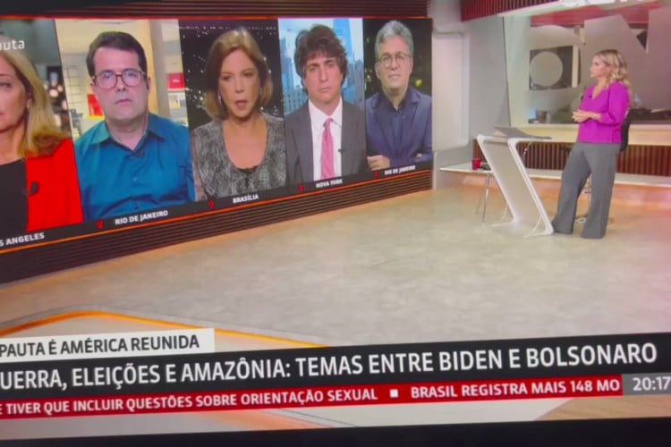 Eliane Cantanhêde confunde voz de intérprete com a de Jair Bolsonaro 