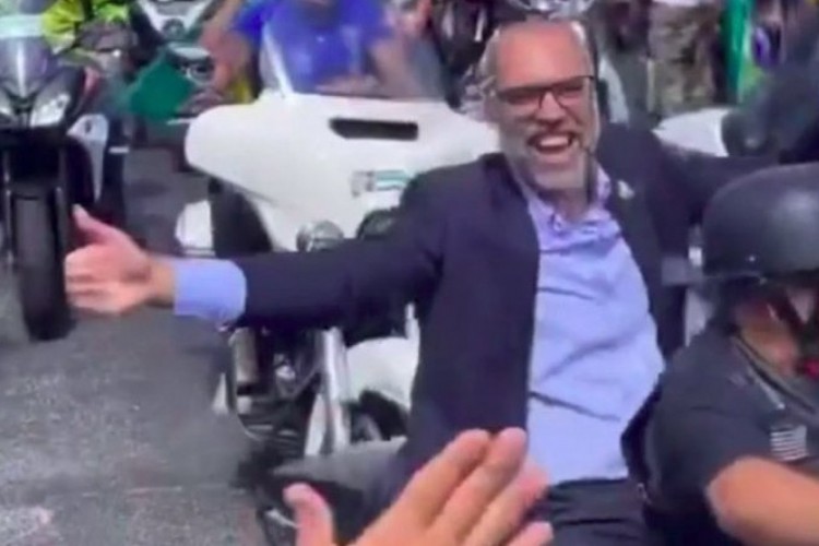 Allan dos Santos está foragido da Justiça brasileira