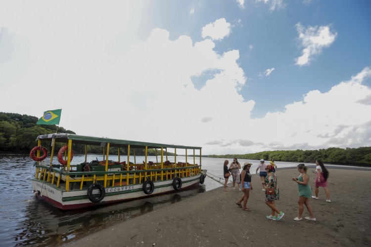 Os passeios de barco no rio Cear&aacute; podem acontecer todos os dias da semana, mediante agendamento pr&eacute;vio