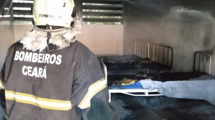 Incêndio no Hospital de Saúde Mental da Messejana teria sido iniciado por pacientes e atingiu d...