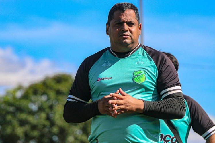 Leston Júnior é o novo técnico do Floresta para o restante da Série C
