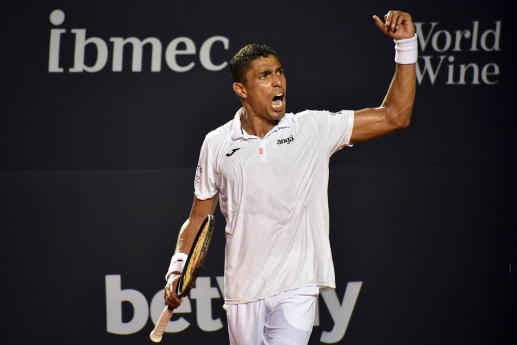 TENISTA cearense Thiago Monteiro em jogo do Rio Open 2022