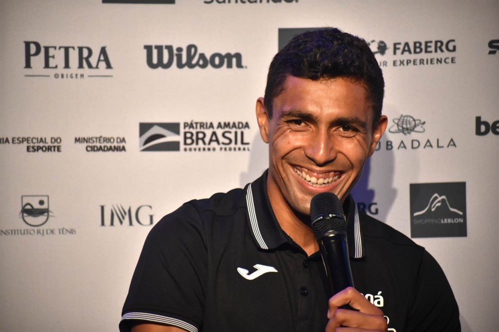 Tenista cearense Thiago Monteiro em entrevista no Rio Open 2022(Foto: Fotojump/Rio Open 2022)