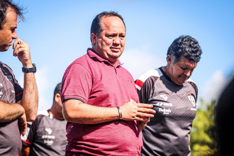Presidente Newton Filho em treino do Ferroviário no estádio Elzir Cabral