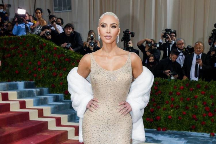 O museu responsável pelo vestido de Marilyn Monroe disse que Kim Kardashian não danificou a roupa
