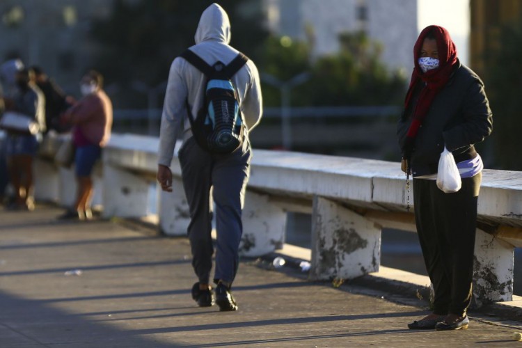 Massa de ar frio e baixa umidade são desafios para saúde dos brasilienses.