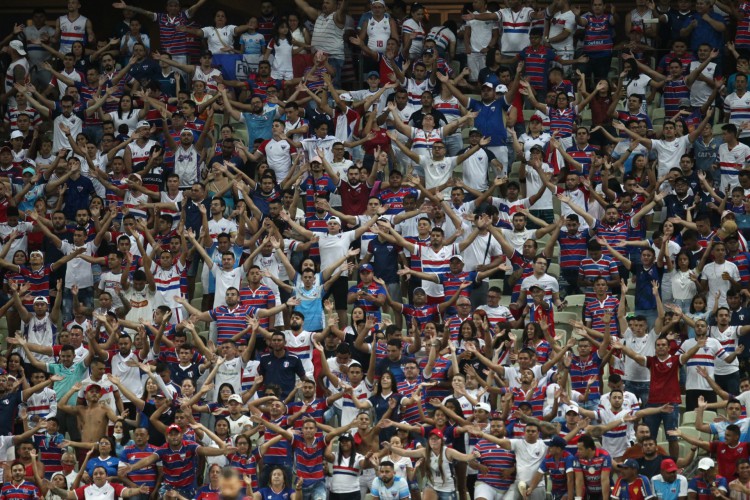 FORTALEZA, CE, BRASIL, 19.06.2022: Torcida do Fortaleza no Jogo pela série A do campeonato brasileiro Fortaleza vs América mineiro. arena Castelão.    (fotos: Fabio Lima/O POVO)