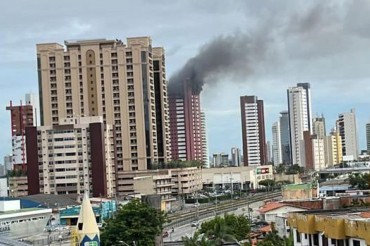 O incêndio foi registrado no bairro Cocó, em Fortaleza 