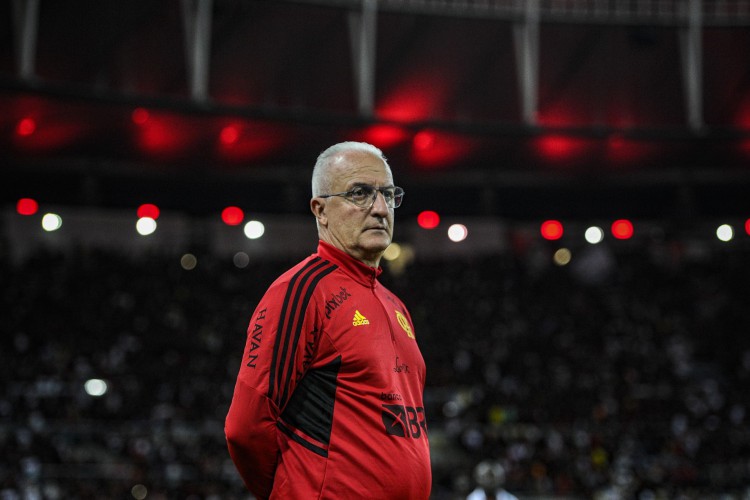 Técnico Dorival Júnior no jogo Flamengo x Cuiabá, no Maracanã, pelo Campeonato Brasileiro Série A