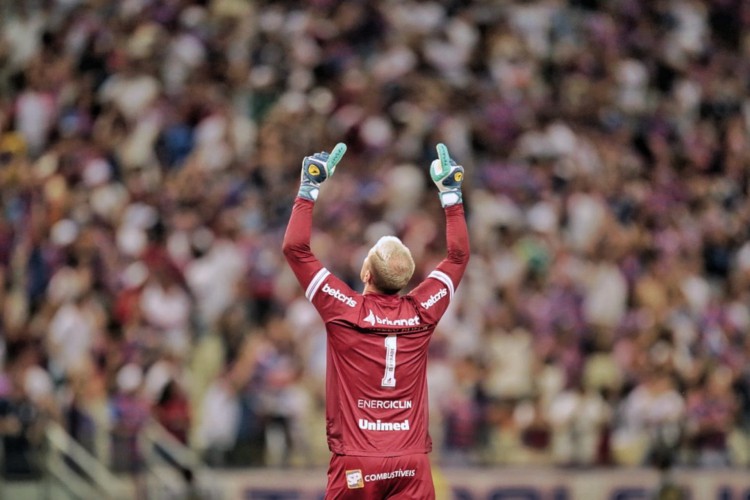 Fortaleza e Ceará se enfrentam pelas oitavas de final da Copa do Brasil em Clássico-Rei no Castelão. Na foto, Marcelo Boeck comemora gol marcado por Pikachu. 