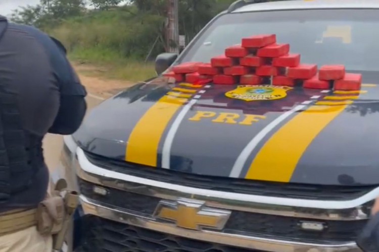 Polícia Rodoviária Federal (PRF) apreende 20,4 quilos de pasta base de cocaína em Tianguá