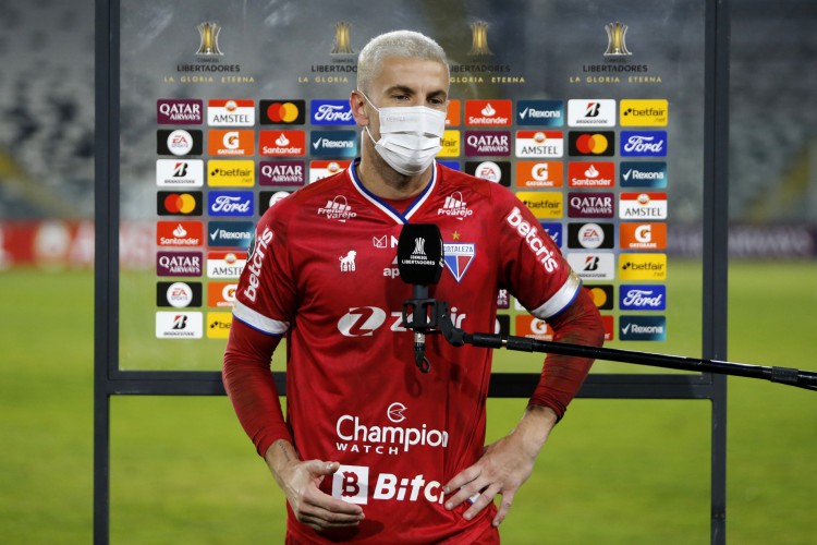 Goleiro Marcelo Boeck concede entrevista após o jogo Colo-Colo x Fortaleza, no Monumental, pela Copa Libertadores