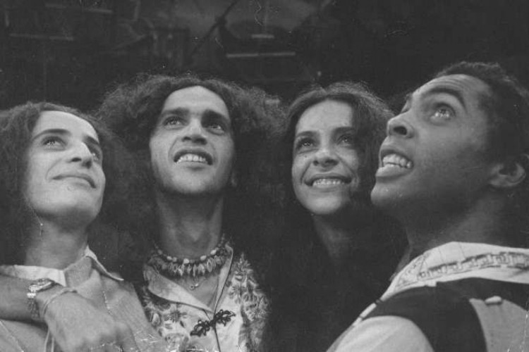 'Doces Bárbaros' foi um grupo formado por Gilberto Gil, Maria Bethânia, Gal Costa e Caetano Veloso, em 1976