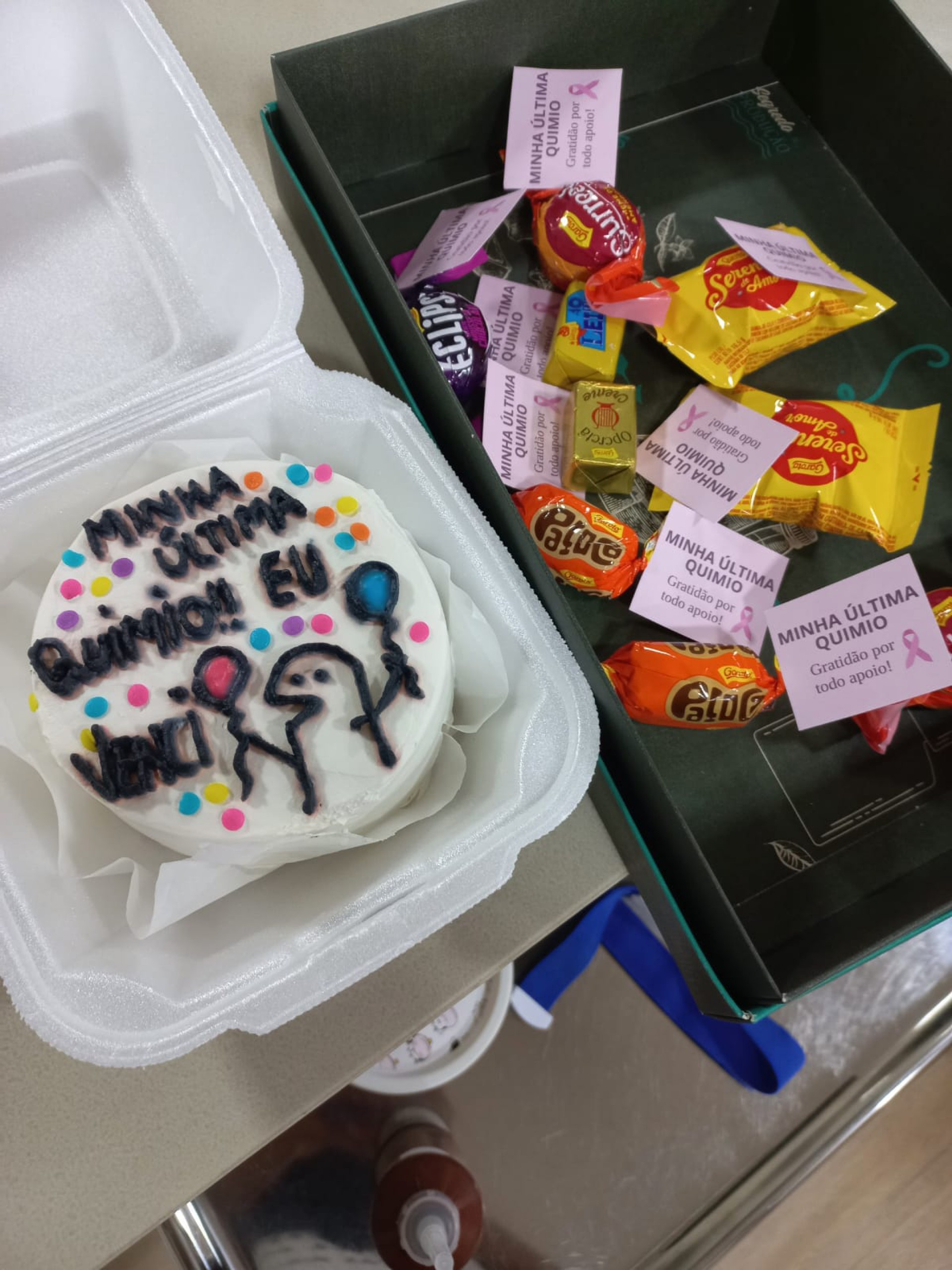 N&iacute;via Costa realiza &uacute;ltimo procedimento de quimioterapia.