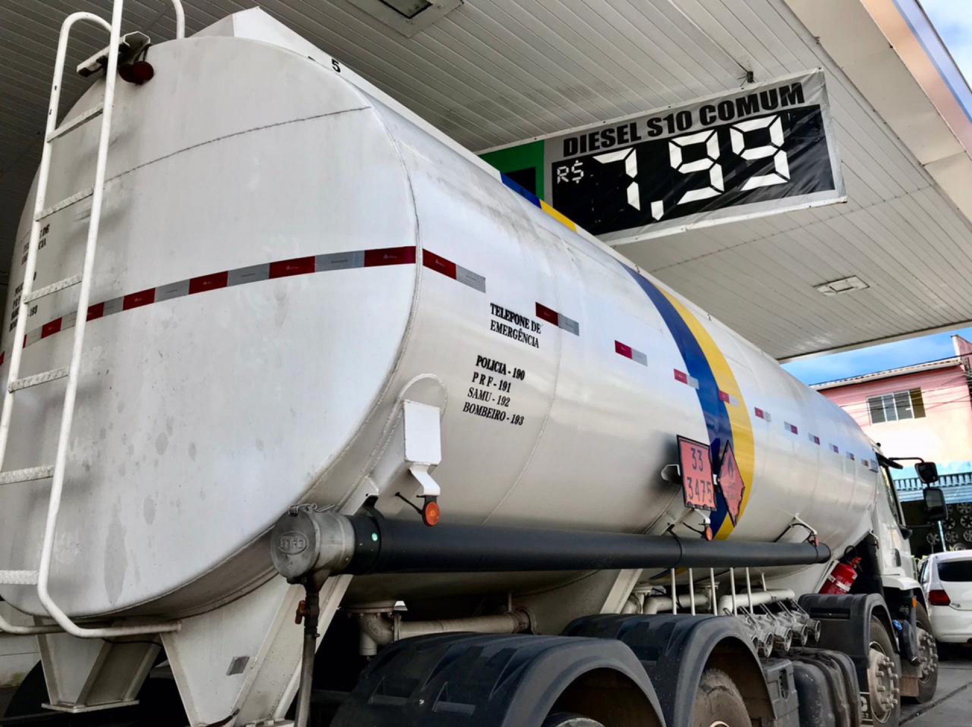 Reajuste da Petrobras gera redução de R$ 0,20 no litro do diesel vendido para as distribuidoras. (Foto: FÁBIO LIMA/O POVO)
