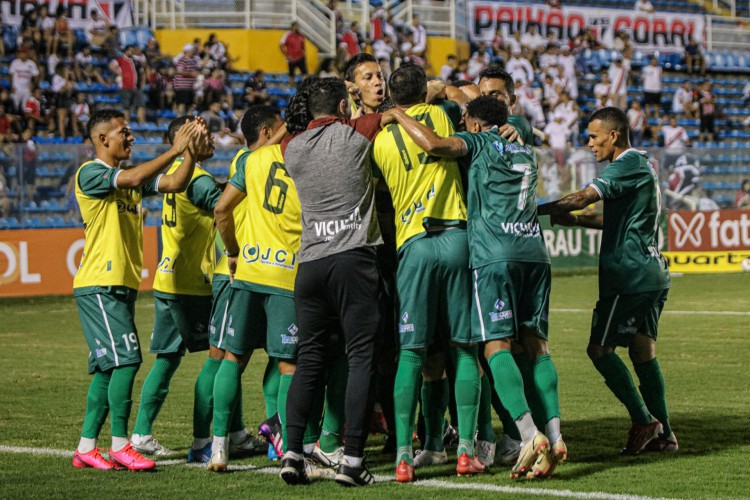 O Floresta derrotou o Ferroviário em clássico estadual pela Série C. 