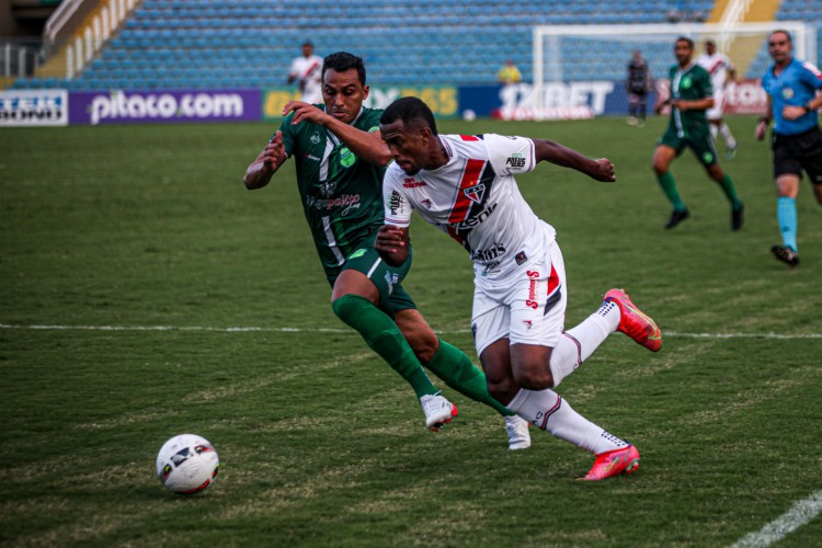 Ferroviário e Floresta se enfrentaram neste domingo, 26, pela Série C. 
