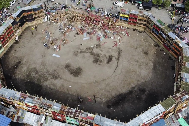 Arquibancada desabou durante 