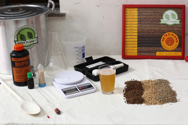 FORTALEZA CE, BRASIL, 27.06.2022: Comes &Bebes, Beer Planet, comandada pelo cervejeiro Júlio Costa, oferece cursos de fabricação de cervejas, insumos e equipamentos.   (fotos: Fabio Lima/O POVO)