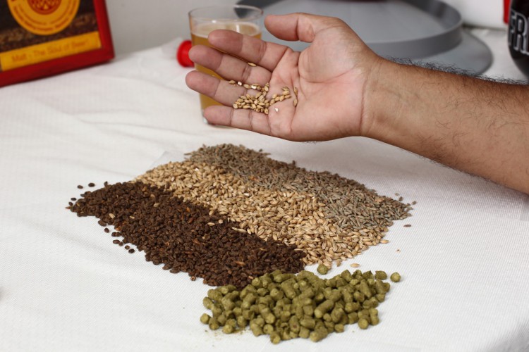 FORTALEZA CE, BRASIL, 27.06.2022: Comes &Bebes, Beer Planet, comandada pelo cervejeiro Júlio Costa, oferece cursos de fabricação de cervejas, insumos e equipamentos.   (fotos: Fabio Lima/O POVO)