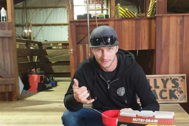 Rhys Kember foi condenado a três anos de prisão por trocar mensagens e fotos de teor sexual com adolescentes