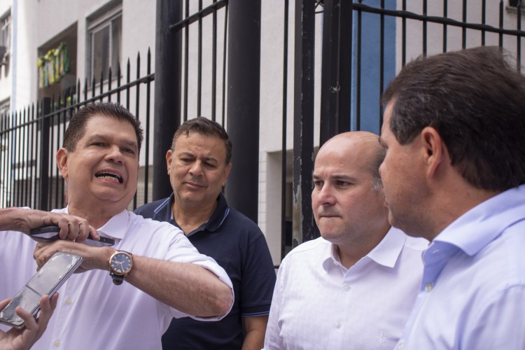 Mauro Filho, Roberto Cláudio e Evandro Leitão ao deixarem reunião na sede do PDT