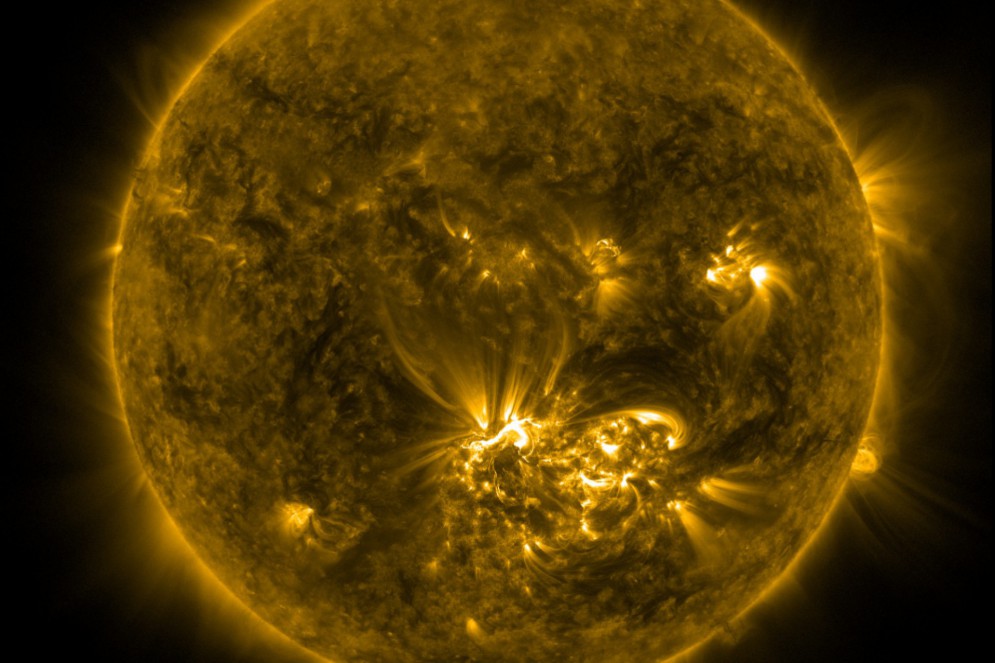 Na parte mais inferior do Sol, uma erupção solar capturada pela Nasa no dia 12 de julho de 2012.(Foto: Nasa)