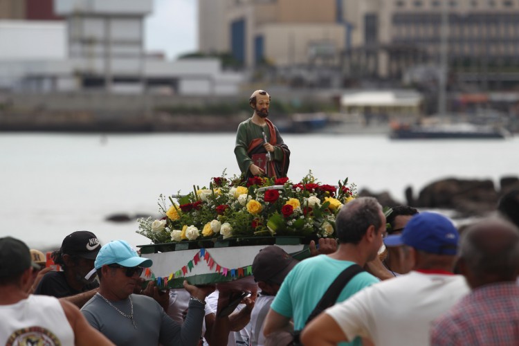 ￼PROCISSÃO após a missa começou com chuva 