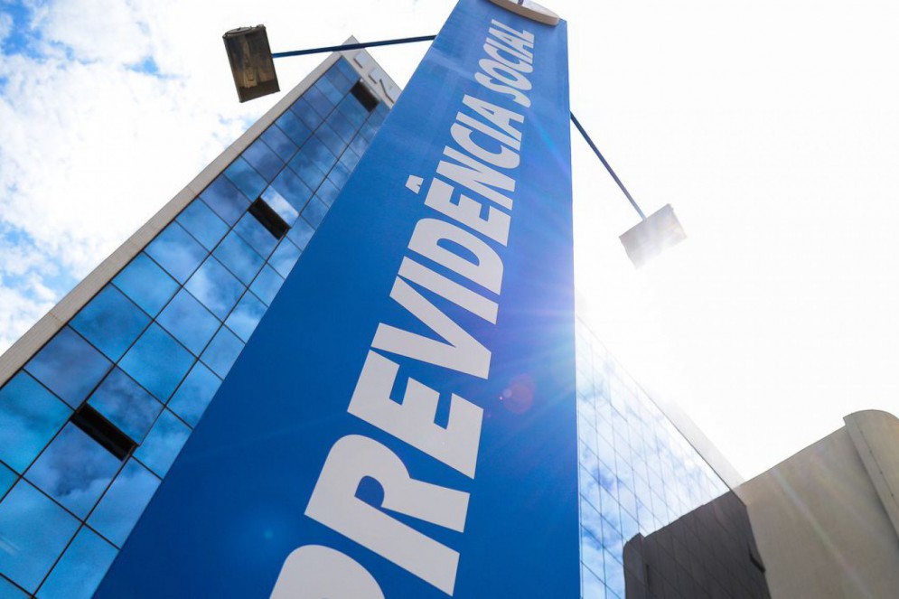 Segundo o INSS, atualmente 13,25 milh&otilde;es de benefici&aacute;rios recebem acima do piso nacional